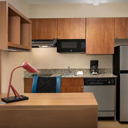 Towneplace Suites By Marriott Portland Хилсбъро Екстериор снимка