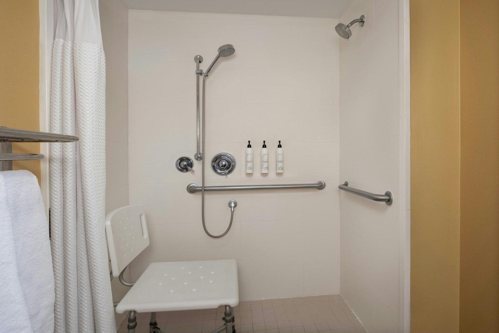 Towneplace Suites By Marriott Portland Хилсбъро Екстериор снимка