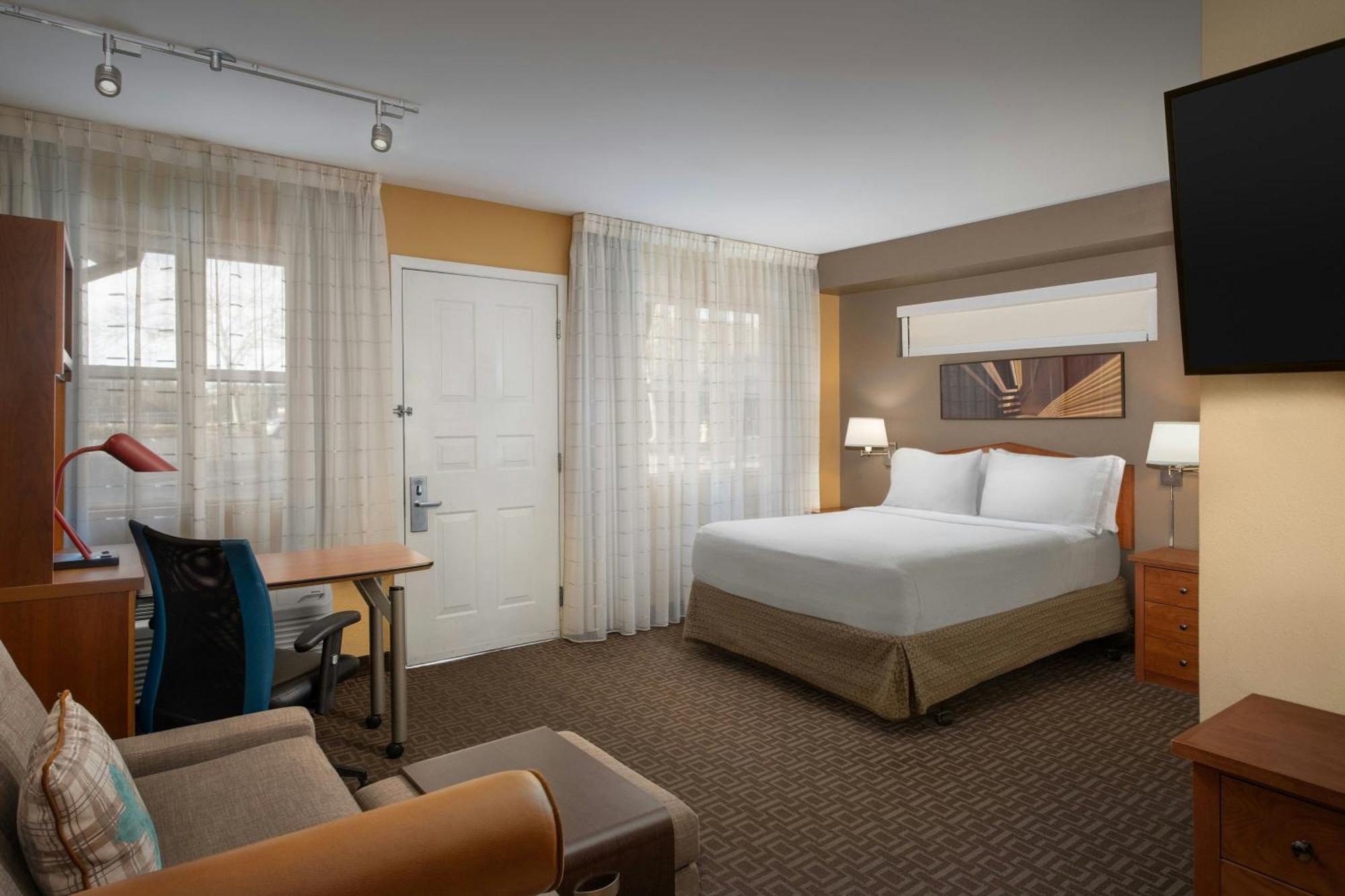Towneplace Suites By Marriott Portland Хилсбъро Екстериор снимка