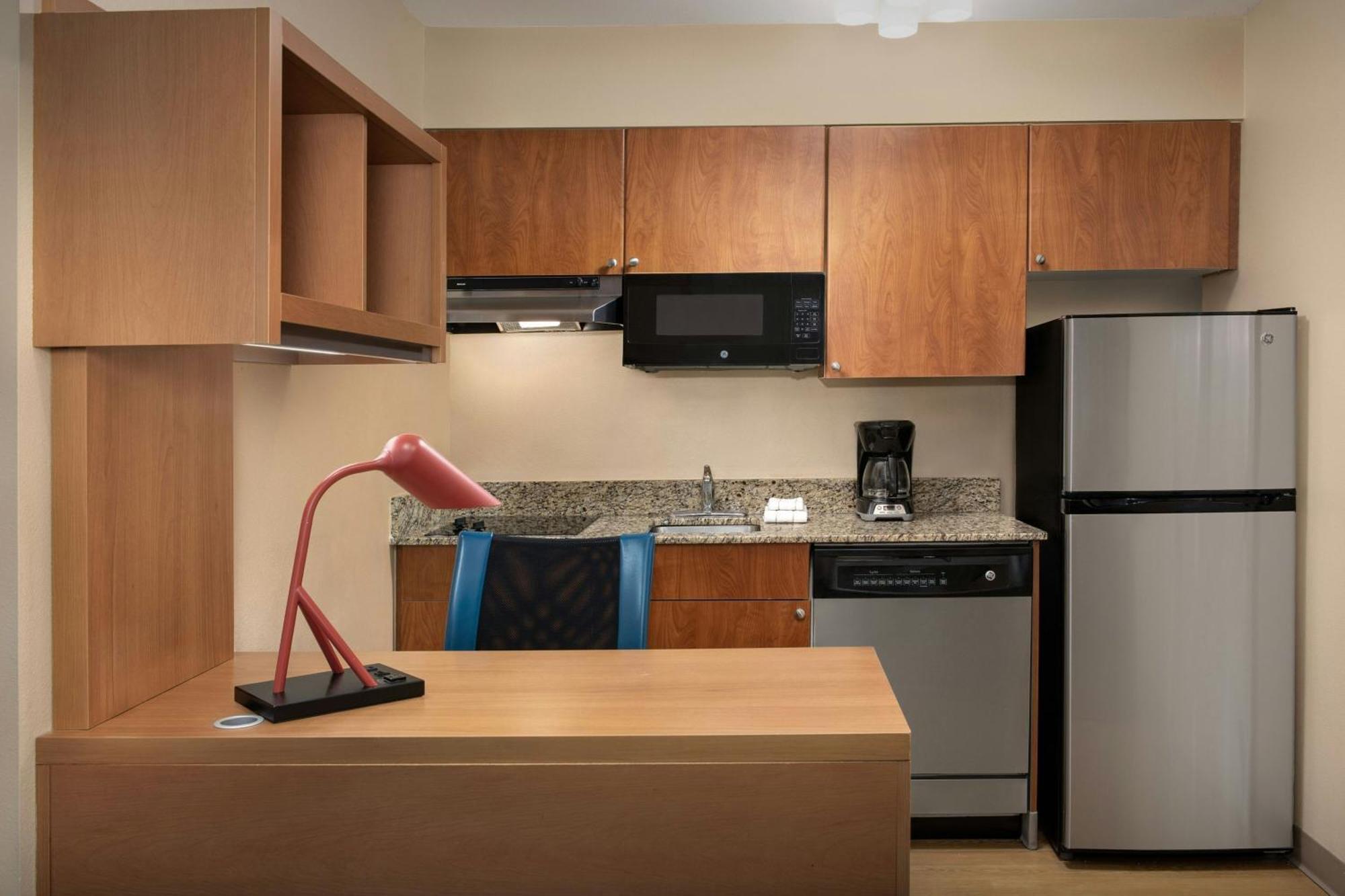 Towneplace Suites By Marriott Portland Хилсбъро Екстериор снимка